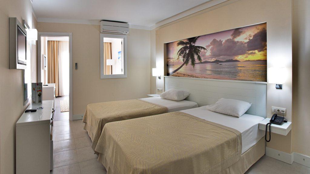 Batihan Beach Resort & Spa คูซาดาซี ภายนอก รูปภาพ