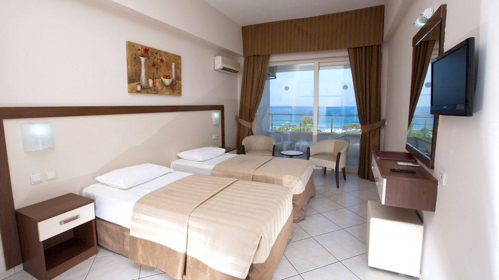Batihan Beach Resort & Spa คูซาดาซี ภายนอก รูปภาพ