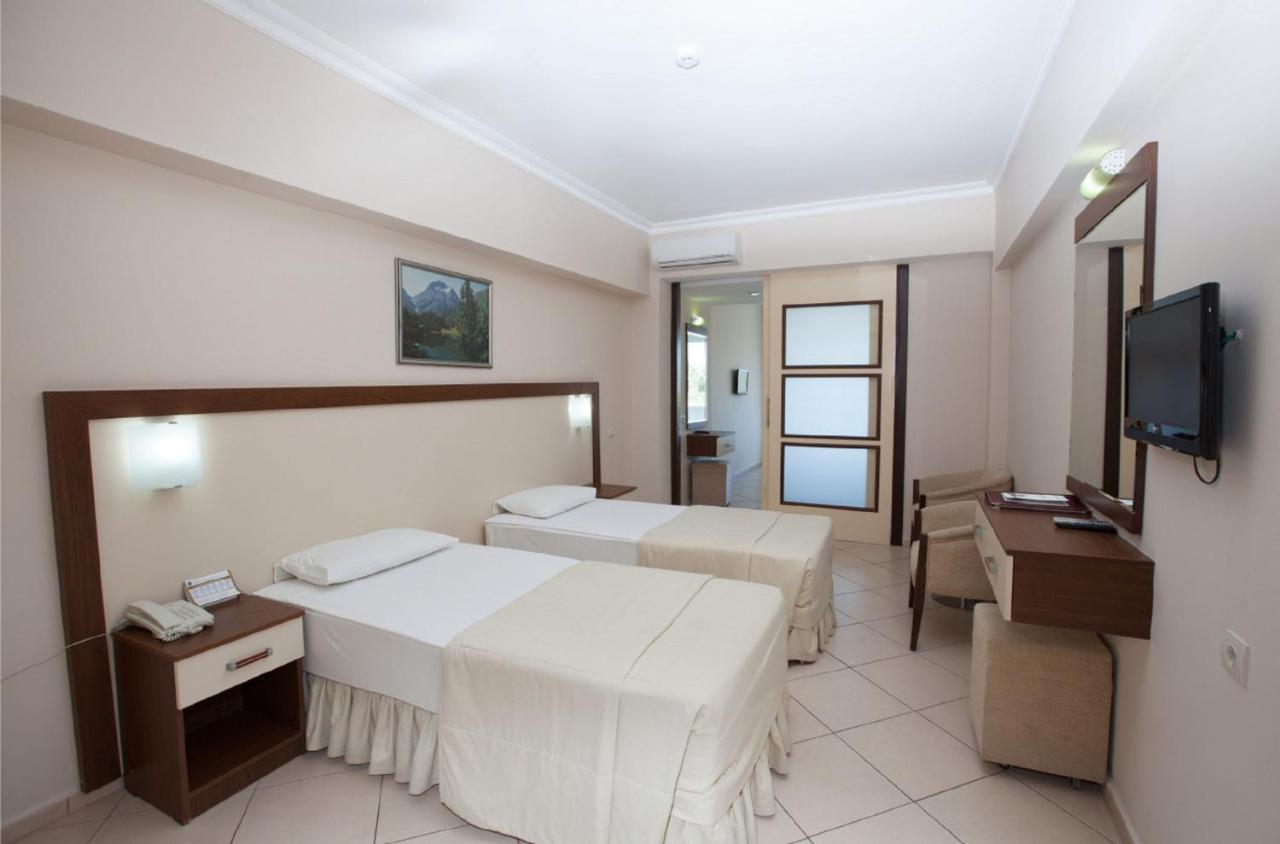 Batihan Beach Resort & Spa คูซาดาซี ภายนอก รูปภาพ