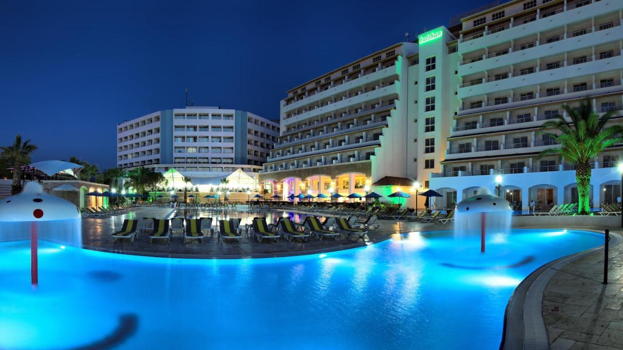 Batihan Beach Resort & Spa คูซาดาซี ภายนอก รูปภาพ