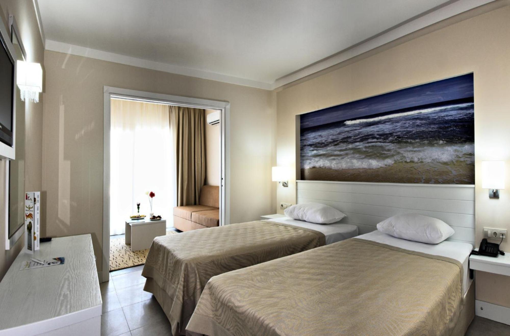 Batihan Beach Resort & Spa คูซาดาซี ภายนอก รูปภาพ