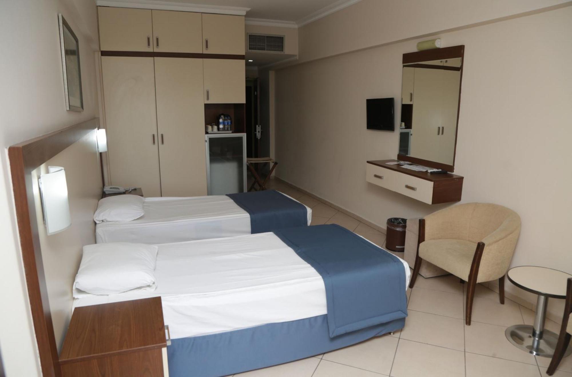 Batihan Beach Resort & Spa คูซาดาซี ภายนอก รูปภาพ