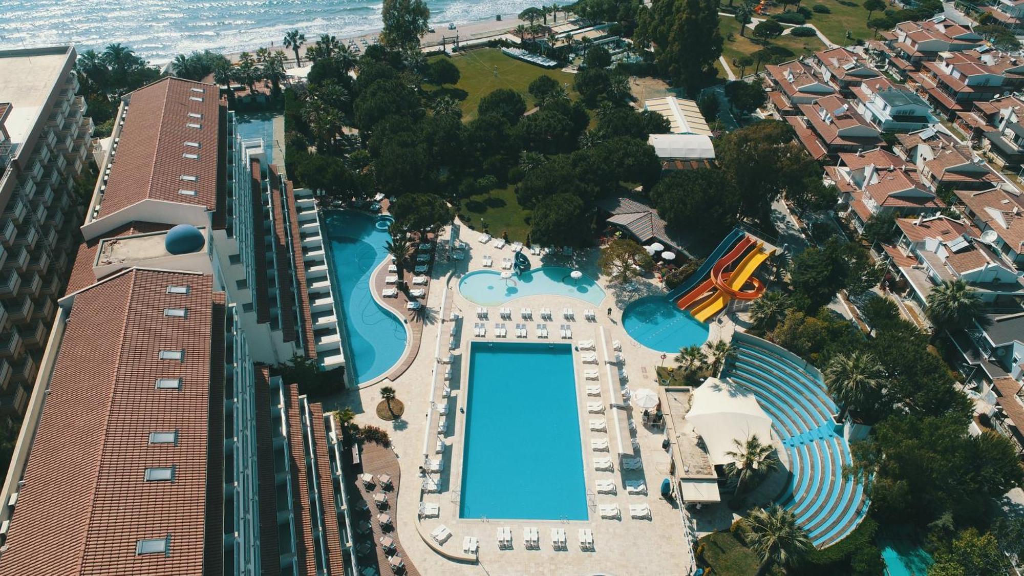 Batihan Beach Resort & Spa คูซาดาซี ภายนอก รูปภาพ